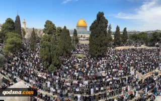 Tens of thousands of worshipers perform Friday prayer at Aqsa Mosque