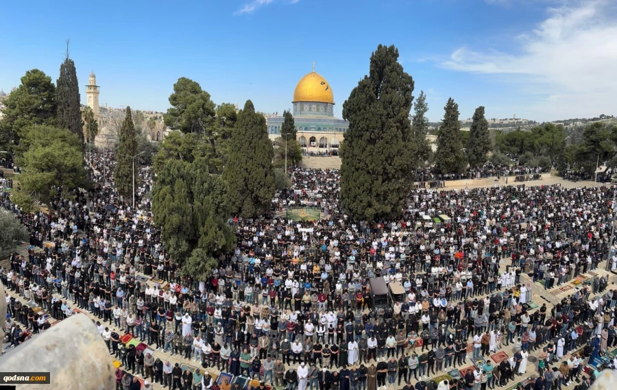Tens of thousands of worshipers perform Friday prayer at Aqsa Mosque

 2