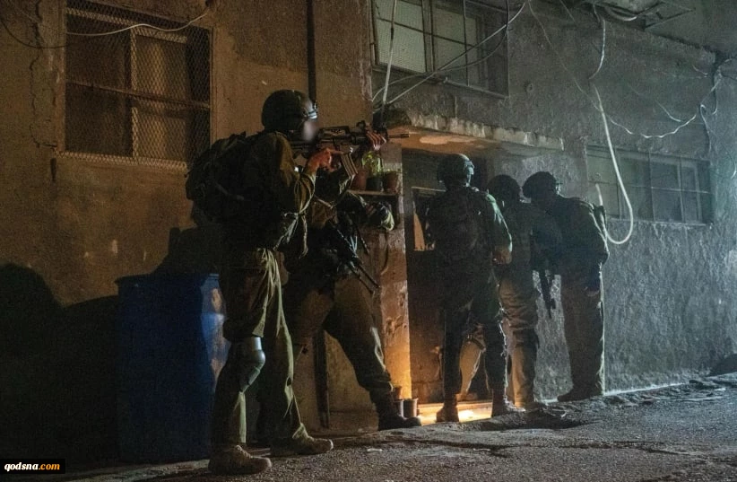 Zionist troops raid homes, kidnaps several Palestinians in W. Bank

 2