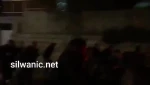 جنود الاحتلال يطلقون القنابل الصوتية بكثافة باتجاه المصلين أثناء سجودهم