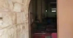 شبان فلسطينيون يتمكنون من كسر بوابة مصلى باب الرحمة أحد مصليات المسجد الأقصى المبارك