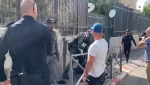 بازداشت یک جوان فلسطینی نقابل دادگاه رژیم صهیونیستی در قدس