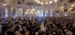 هزاران نفر از مردم یمن صبح امروز با حضور در مسجد جامع صنعا در میدان السبعین، در نماز میت غیابی برای رهبران شهید حزب الله شرکت کردند.