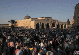 حضور 250 هزار نمازگزار در مسجد الاقصی