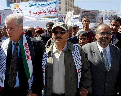 تظاهرات شعبیة غاضبة ومواقف منددة بحصار غزة