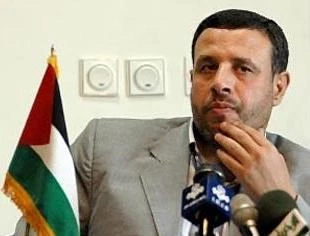 ایران حکومة وشعباً تتخذ موقفاً