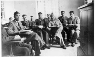 یهود العراق  اعتنقوا الاسلام للبقاء فی السیاسة