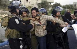 تمدید بازداشت 34 فلسطینی