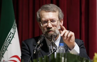 انتقاد لاریجانی از تلاش برای آغاز مذاکرات سازش