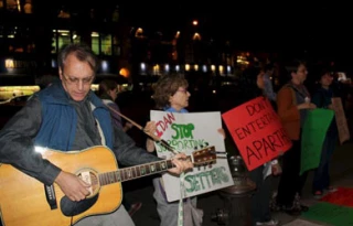 تظاهرات در اعتراض به اجرای خواننده اسراییلی در نیویورک