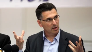 Netanyahu offers interior minister post to Erdan