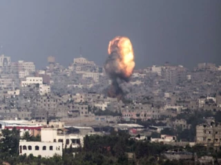 الطائرات الاسرائیلیة تقصف مواقع للمقاومة فی قطاع غزة