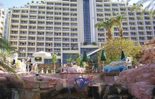 هتل های اسرائیلی همچنان در بحران جنگ 51 روزه به سر می برند