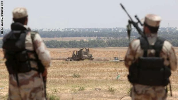 اشتباکات بین المقاومة وقوات الاحتلال شرق خانیونس واصابة احد المقاومین