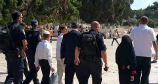 مستوطنون یقتحمون باحات المسجد الأقصی من باب المغاربة