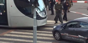 القدس:استشهاد طفل بعد إطلاق الاحتلال النار علیه بمحطة القطارات وإصابة آخر بباب العمود