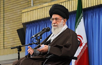 قائد الثورة: الخليج الفارسي بيتنا ولتجري اميركا مناوراتها في خليج الخنازير