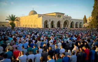 هزاران فلسطینی نماز عید را در مسجد الاقصی اقامه کردند