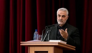 في كلمته خلال مراسم اربعينية الشهيد حسين بور؛

اللواء سليماني: سنحتفل بتدمير شجرة داعش الإرهابية في غضون شهرَين فقط