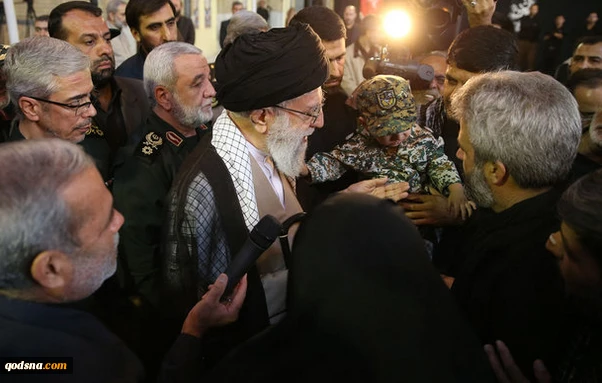 مخاطبا عائلة الشهيد حججي؛

قائد الثورة: استشهاد محسن حججي احدث ضجة في البلاد
 2