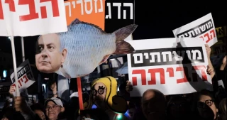 بحسب صحيفة "هآرتس" العبرية ؛

تظاهرات ضخمة في "تل أبيب" ضد فساد نتنياهو