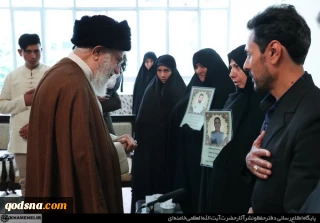 دیدار خانواده‌های دو شهید نیروی انتظامی با رهبر معظم انقلاب