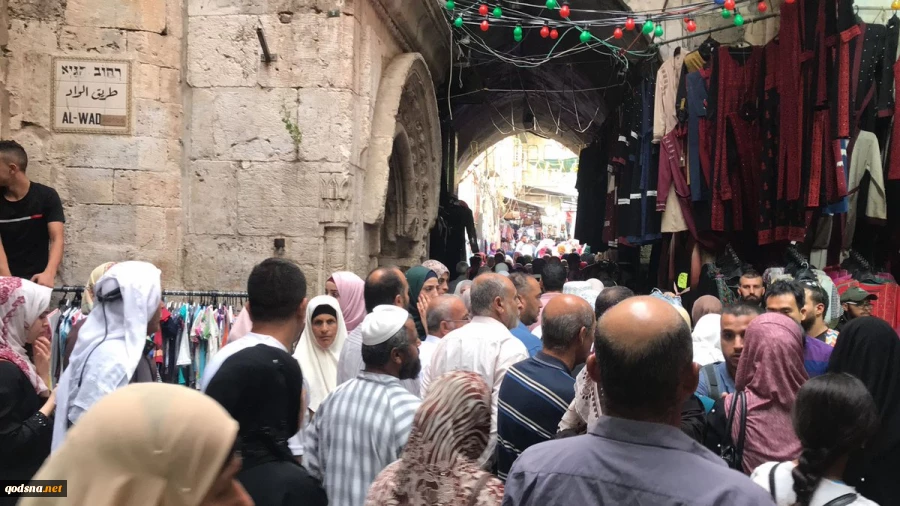 تلاش مردم روزه دار فلسطین برای اقامه نماز در مسجد الاقصی

 5