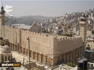 رسانه های فلسطینی گزارش دادند:

تعرض وزیر صهیونیست به حرم حضرت ابراهیم (ع) در شهر الخلیل