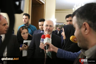 وزیر امورخارجه جمهوری اسلامی ایران در جمع خبرنگاران:

برجام سرجایش است و محکم است