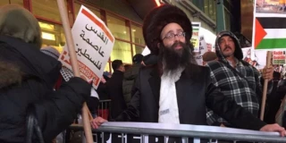 بحسب نتائج استطلاعين متوازيين، أجريا في إسرائيل وبين أوساط اليهود في الولايات المتحدة

هناك عدم إجماع بين اليهود في إسرائيل والولايات المتحدة فيما يتعلق بعدد من القضايا الأساسية!