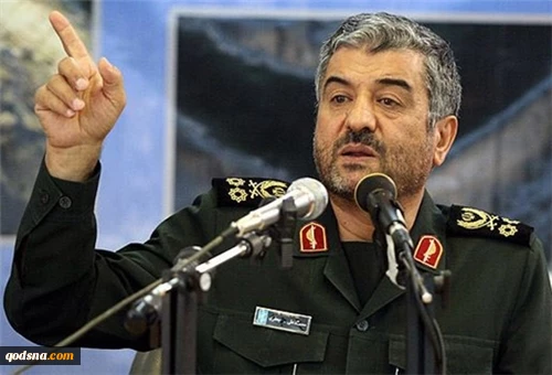 خلال مراسم إزاحة الستار عن 10 طائرات من طراز سوخو 22 للوحدات الجوفضائية لحرس الثورة

اللواء جعفري: لو سمع ترامب بقدرات الحرس الثوري فلن يقوم بهذه العنجهيات

 2