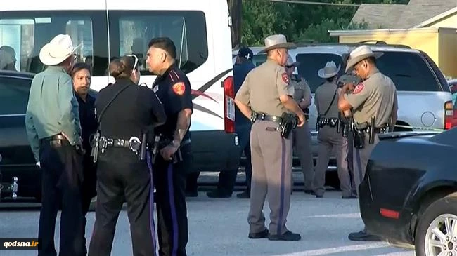 Texas mass shooting leaves 5 dead, including gunman
 2