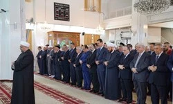 بشار اسد نماز عید قربان را در پایتخت به جا آورد