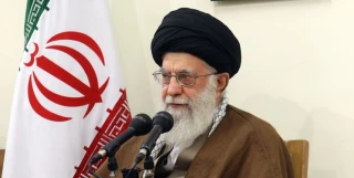 رهبر معظم انقلاب در یادداشتی خطاب به سینماگران عنوان کردند؛

جنگ نرم همه جانبه دشمن، امروز قابل انکار نیست/ هنرمندان و اهالی فکر و نظر در حکم نیروهای مسلح در جنگ سخت‌اند