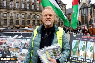 Aktivis Belanda melakukan aksi protes sendiri setiap minggu terhadap kezaliman Israel