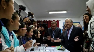 الأمين العام للأمم المتحدة يزور مخيما للاجئين الفلسطينيين في الاردن