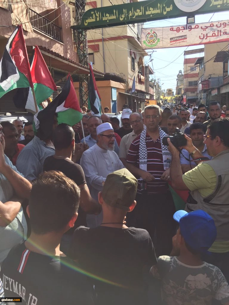 در اعتراض به تصمیم عجیب وزارت کار لبنان در رابطه با کارگران فلسطینی؛

فلسطینیان ساکن اردوگاه پناهندگان لبنان دست به تظاهرات های گسترده زدند؛ ادامه موج اعتراضات فردا از ساعت 5 بعد از ظهر 4