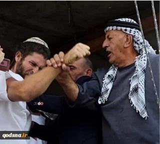 صلابت یک سالخورده فلسطینی در مقابل جوان صهیونیست+ عکس