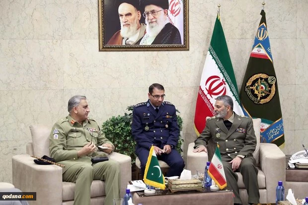 با حضور در ستاد فرماندهی ارتش؛

فرمانده ارتش پاکستان با امیر سرلشکر موسوی دیدار کرد 2