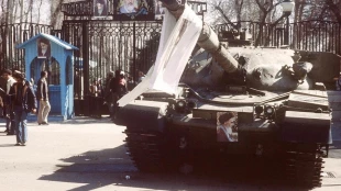 پوشش خبری رسانه های جهان از یوم الله 22 بهمن؛

آسوشیتد پرس: همزمان با تشدید تنش ها میان تهران و واشنگتن، ایرانی ها انقلابشان را جشن گرفتند/ المیادین: حضور مردم زیر برف و باران اجباری نیست، یک انتخاب است/ العهد: ایرانی ها با انقلاب شان تجدید میثاق کردند/