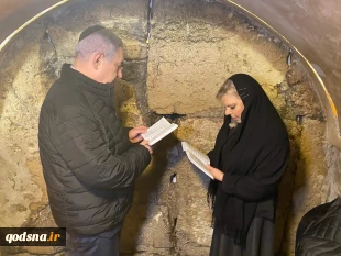 جلوی برگزاری انتخابات چهارم را می گیرد؟

نتانیاهو و همسرش در مقابل دیوار البراق برای پیروزی در انتخابات دعا کردند  3