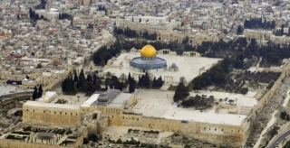 Hamas slams Israeli plans to launch light train trail in occupied Al-Quds