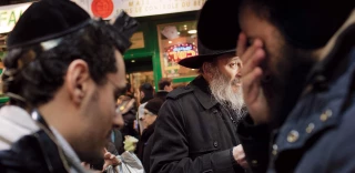 Survey: Israelis feeling in “great distress”