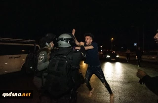 گزارش قدسنا/

پیشنهاد بی شرمانه صهیونیست‌ها به اهالی منطقه شیخ جراح و پاسخ قاطع فلسطینی‌ها/ اهالی شیخ جراح: هرگز منازل آبا و اجدادی خود را رها نمی‌کنیم