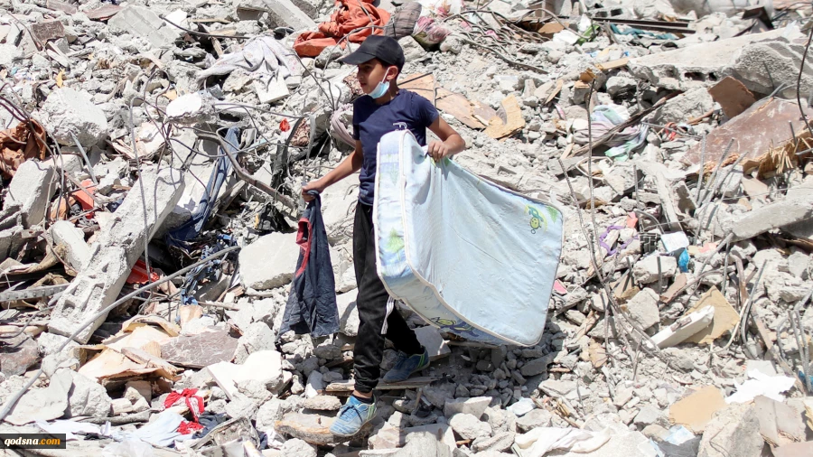 Palestinians in Gaza live by the rubble of their former homes
 5