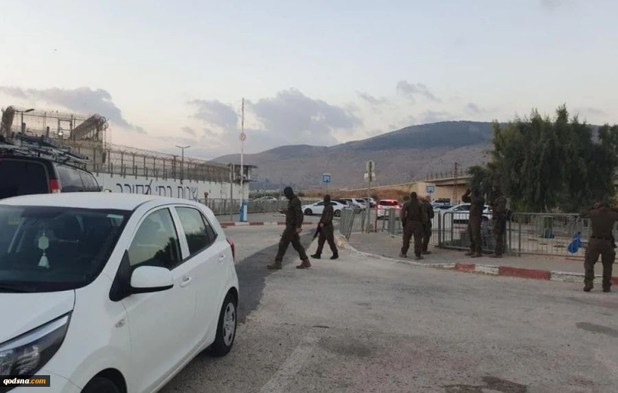 خمسة من معتقلي الجهاد

 هروب 6 أسرى فلسطينيين من سجن "جلبوع" عبر حفر نفق 2