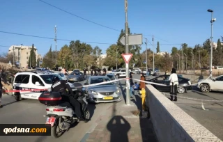 الاحتلال يزعم أن المنفذة فتاة 15 عاماً

إصابة مستوطنة بجروح خطيرة في عملية طعن في الشيخ جراح بالقدس المحتلة