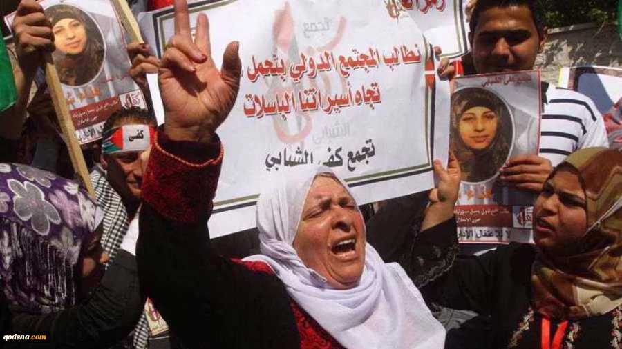 The Palestinian Asra Media Office, which focuses on captive affairs, reported that the rest of the female inmates at the notorious Damon prison will join the hunger strike in stages.

The hunger strikers were identified as Mona Qaadan, Marah Bakir and S