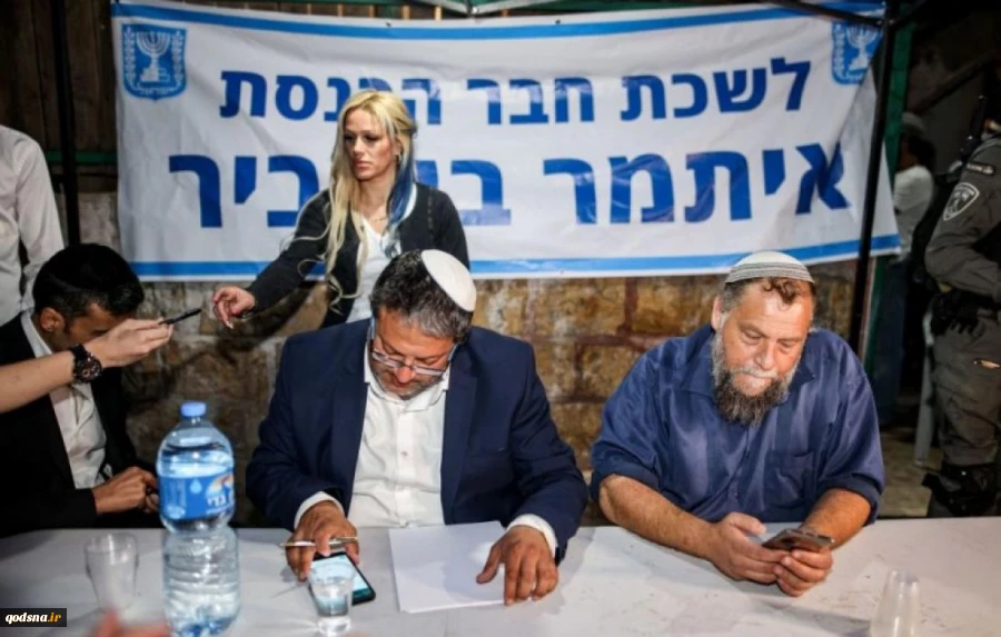 آخرین اخبار تنش ها و درگیری ها در محله شیخ جراح در قدس اشغالی:

ورود یک عضو کنست به شیخ جراح برای گشایش دفتر پارلمانی/ زد و خورد فلسطینیان و شهرک نشینان اسرائیلی در شیخ جراح/ بازداشت یک جوان فلسطینی در قدس اشغالی 2