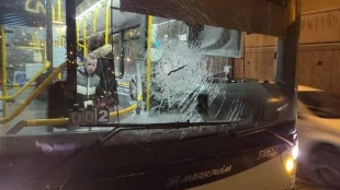 آخرین عناوین صبح روز یکشنبه رسانه های فلسطینی (29 اسفند)

بازداشت 8 فلسطینی توسط اشغالگران صهیونیست در کرانه باختری/ اسرای اداری برای 79 امین روز متوالی دادگاه های اسرائیل را تحریم کردند/حملات حوثی ها به تاسیسات نفتی عربستان سعودی/ دو شهرک نشین به جاسوس